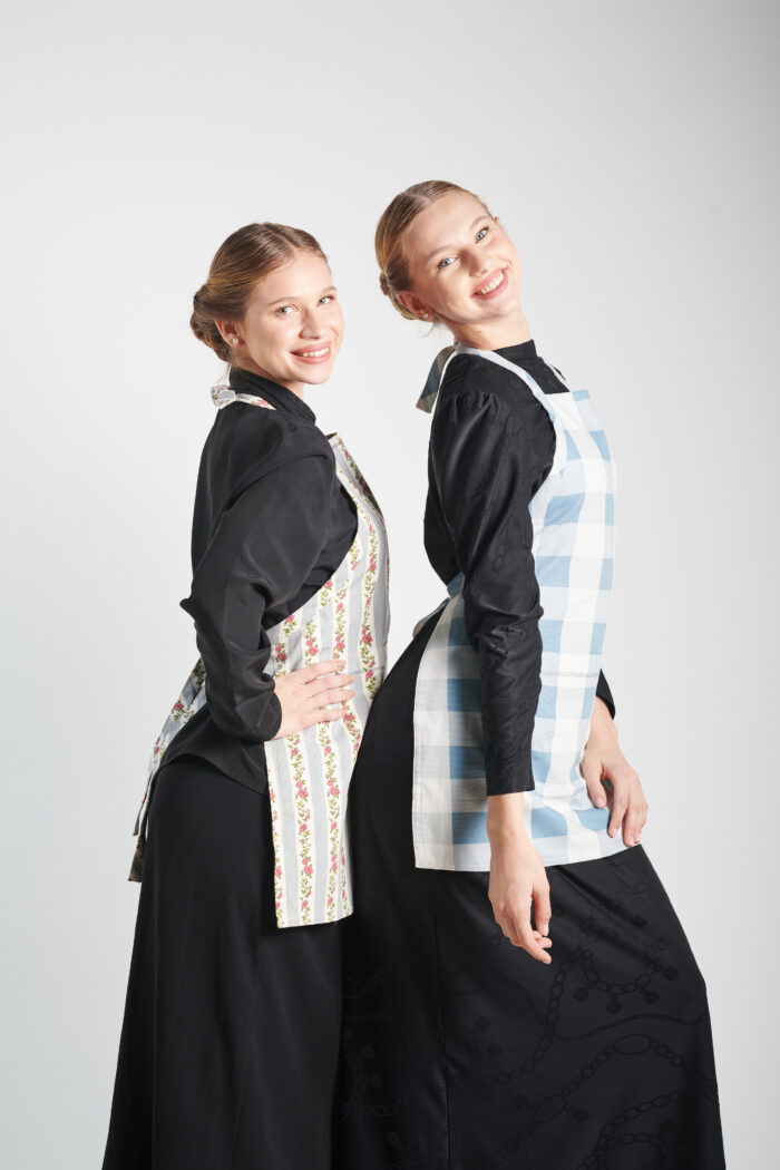 סט של שני סינרים כפריים מלבבים Aprons- Ba,E