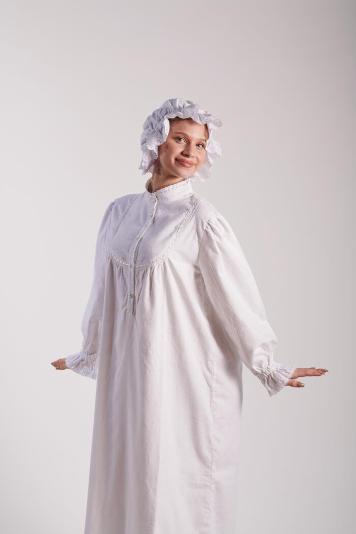 סט כותונת פלנל לבנה כפרית מקסי עם כובע  H