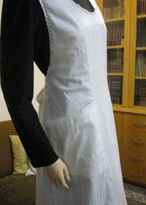 white apron in store